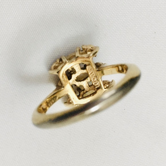 PRETTY Avon Faux Opal Ring - Picture 3 of 10